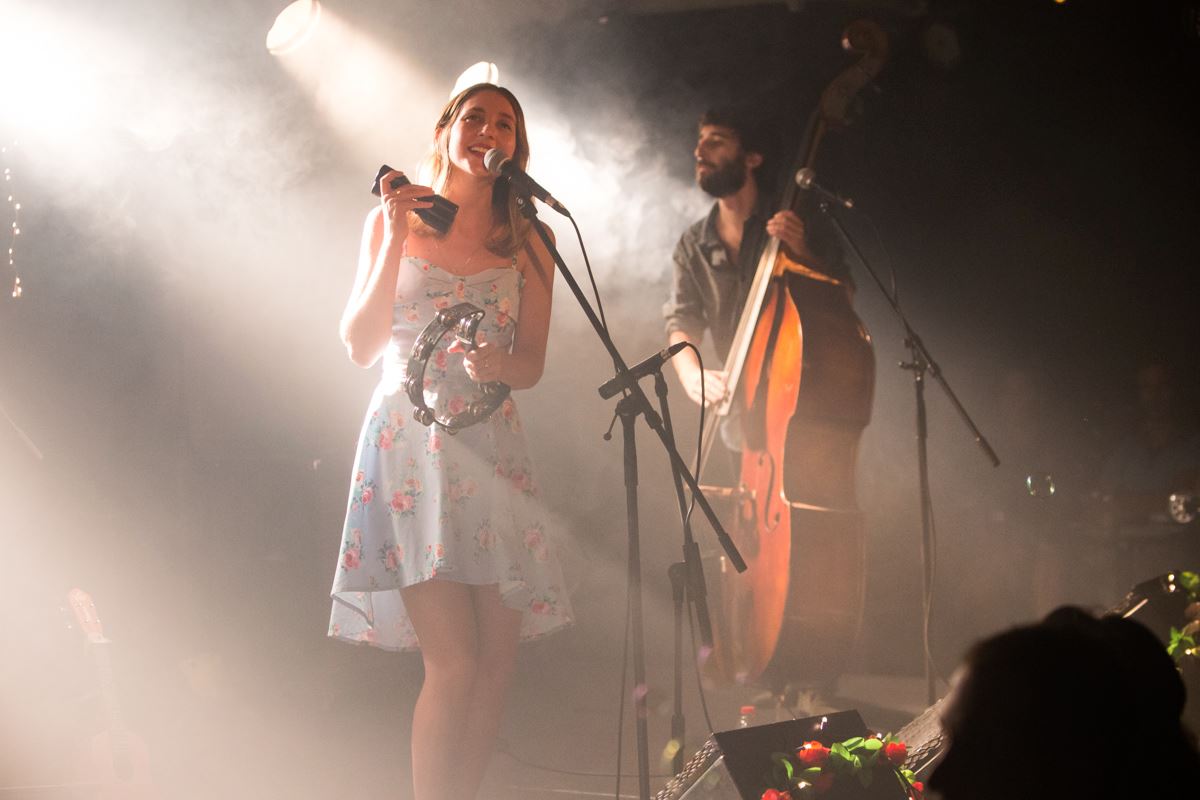 הופעה במנדלה, ראש פינה