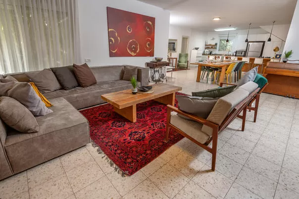 Osnata's House, Kfar Varedim