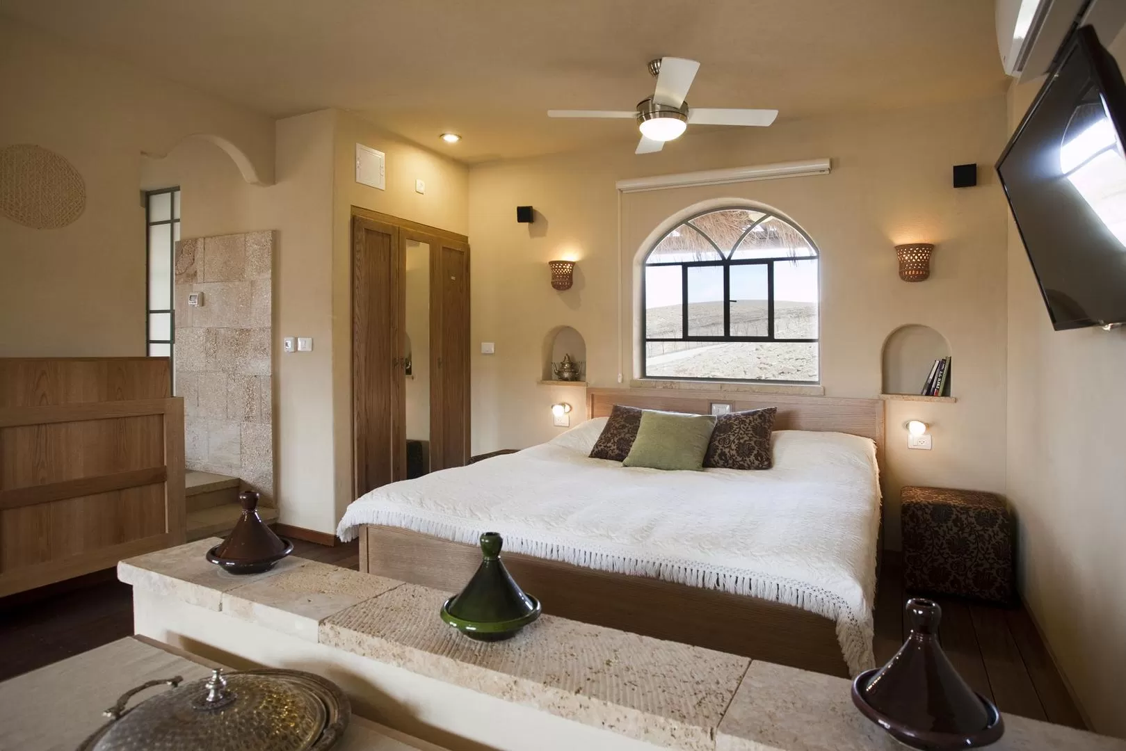 Eretz Arava | Land Accommodations in the Desert, Tsukim