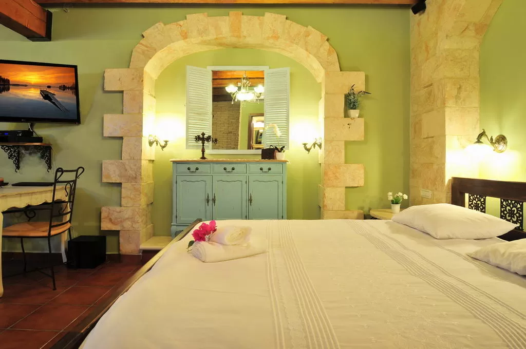 Tuscany Estate in the Galilee, Yavnal