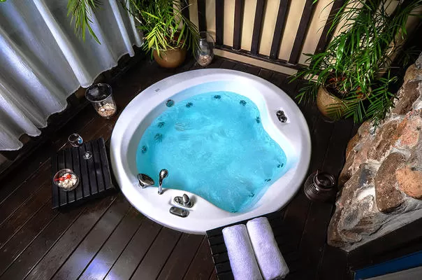 A spacious and pleasant private jacuzzi, sunken into a thin balcony - Vanilla Grey, Had Nes, The Golan Heights and the Hermon