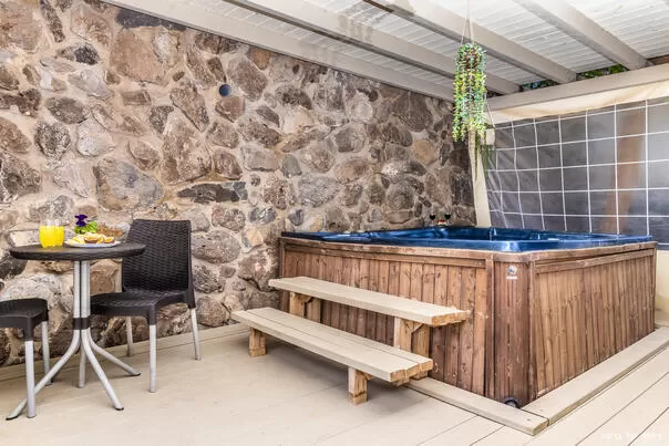 The cabins share a large indoor and pampering spa jacuzzi - Vanilla Grey, Had Nes, The Golan Heights and the Hermon