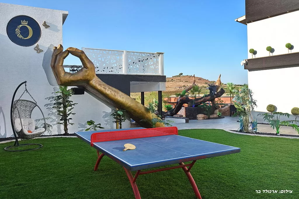 Outdoor areas full of creativity and originality - Utopia Batsafon, Dalton, Upper Galilee