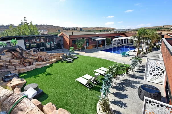 The area of the complex is 2.5 dunams, where up to 38 guests can be accommodated - Utopia Batsafon, Dalton, Upper Galilee