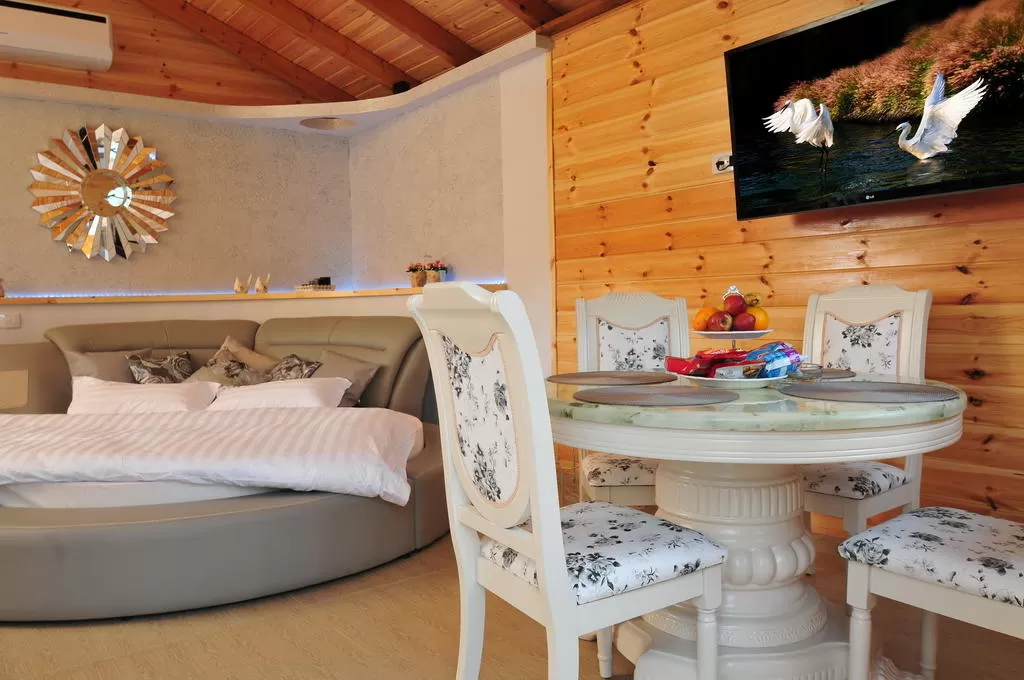 Extra large round bed - Golden Suite, Yaara, Western Galilee