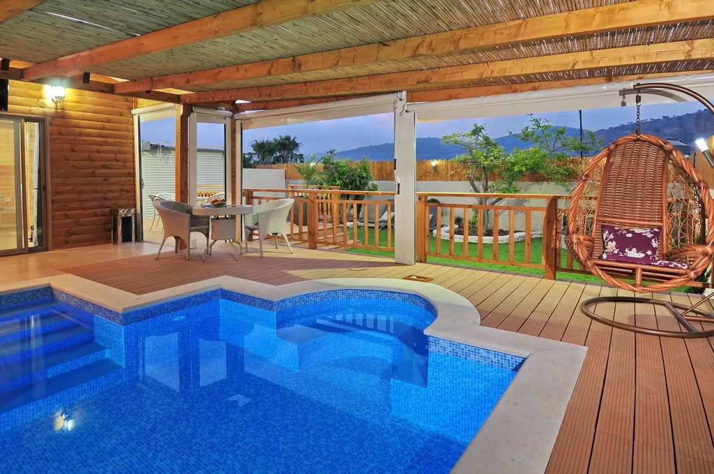 Indoor spa complex with heated swimming pool and spa jacuzzi - Golden Suite, Yaara, Western Galilee