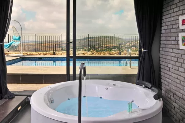 All of this alongside pampering and very high-quality equipment and in front of an amazing view - The 50's, Kfar Varedim, Western Galilee