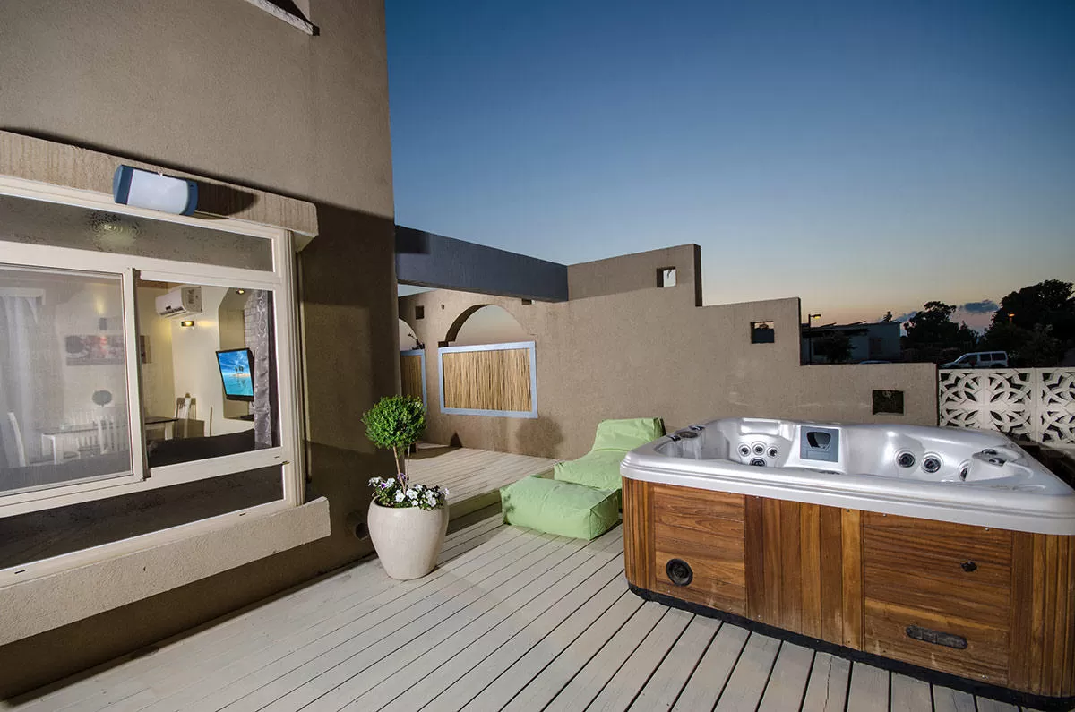 Private outdoor area of each suite, with jacuzzi spa - Gaia Begolan, Kela Alon - Raven Cliff, The Golan Heights and the Hermon