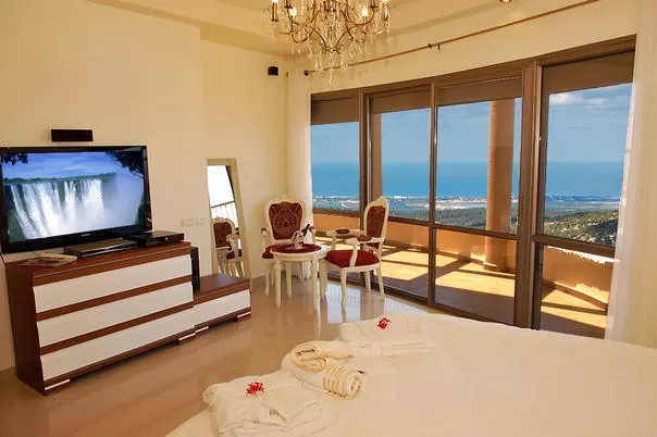 Love Villa, Ein Ya'akov