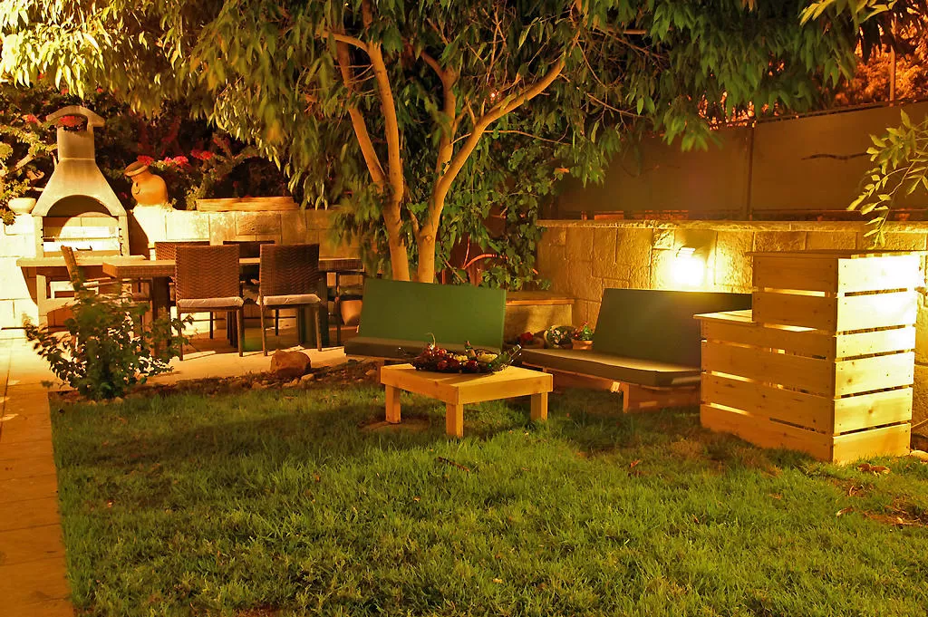 Love Villa, Ein Ya'akov
