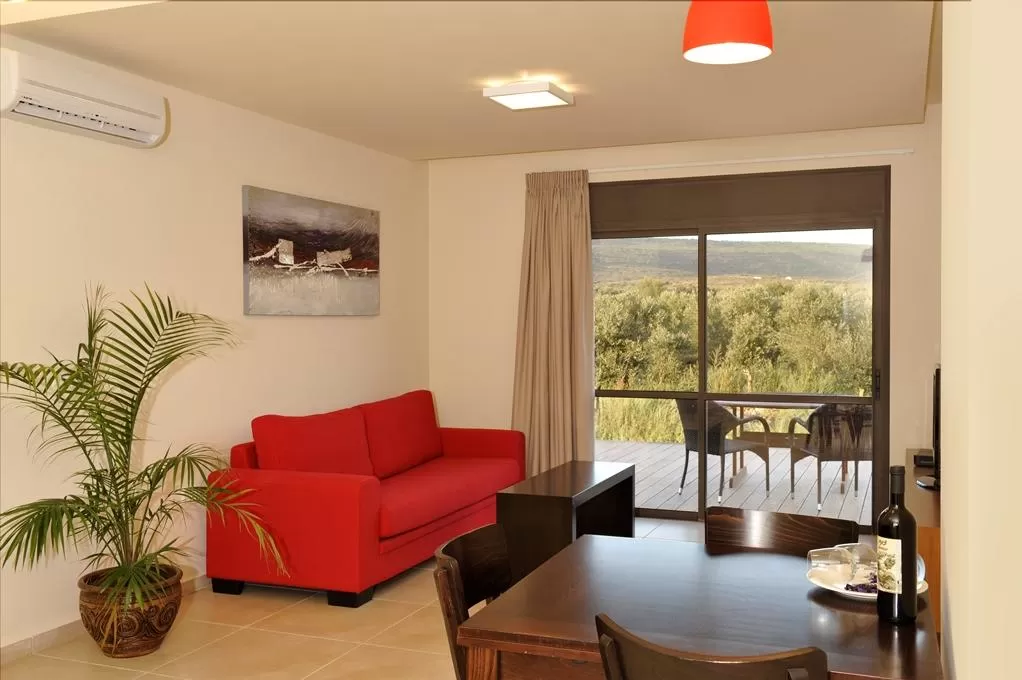 Elisheva Estate, Amka