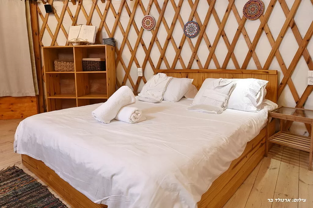 A pampering queen size bed - Gamaliyort, Maale Gamla, The Golan Heights and the Hermon