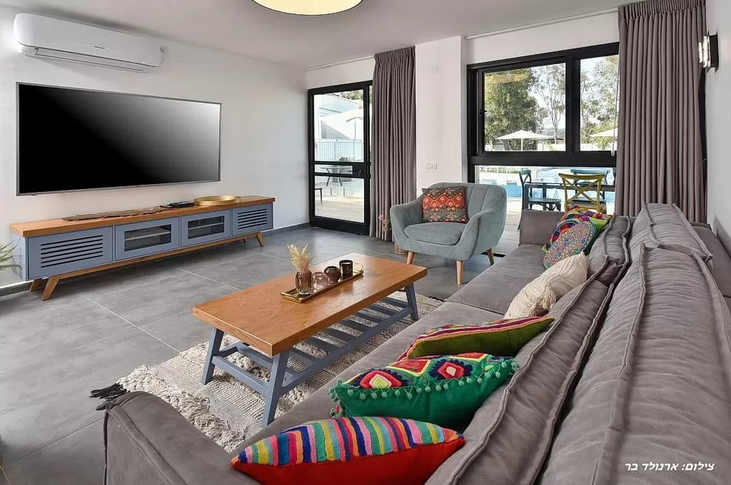 Spacious living rooms with huge TVs - Alomot Yoset, Goren, Western Galilee