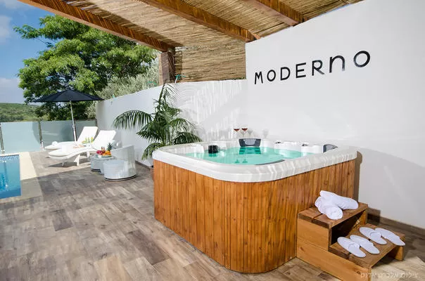 Moderna Suite, Even Menahem