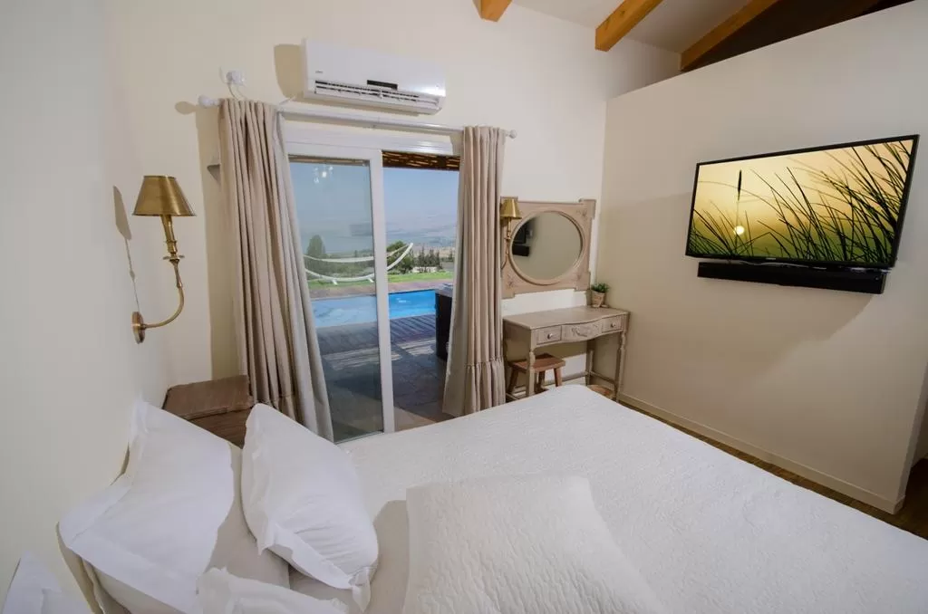 White cabins, Ramot
