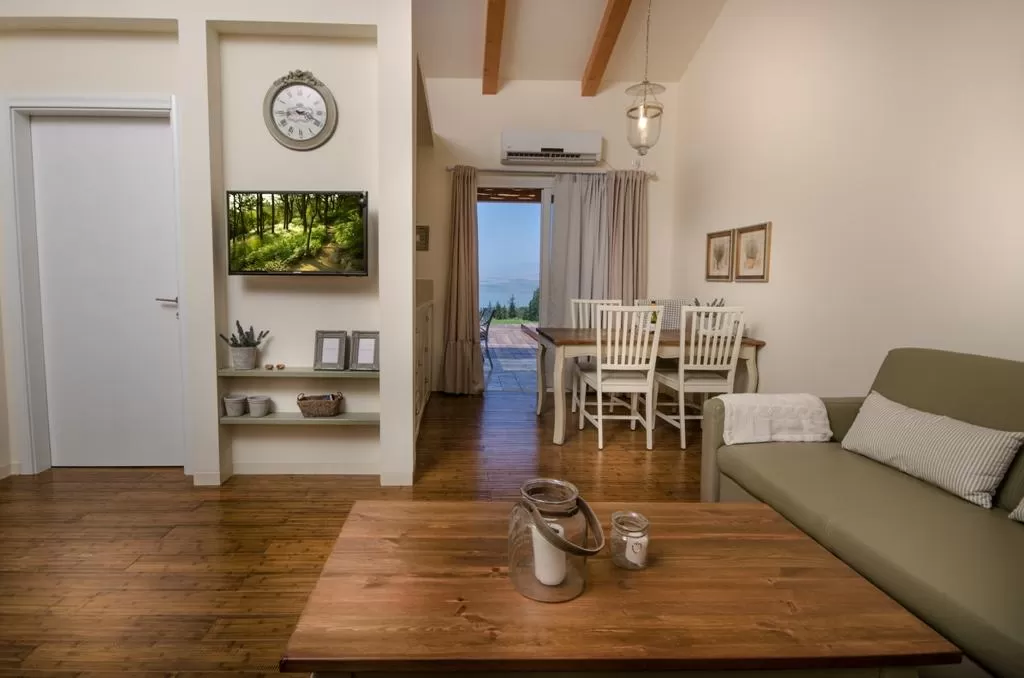 White cabins, Ramot