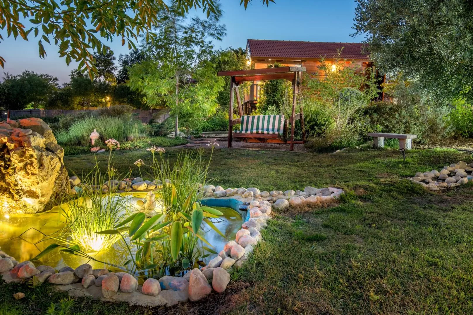 A well-kept yard with sitting areas and an ornamental pool - Marganit Bagalil, Tsuriel, Western Galilee