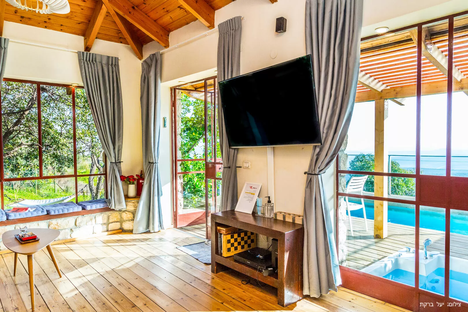 A large and pleasant space with a view from every corner - Adom Lavan couples only, Amirim, Upper Galilee