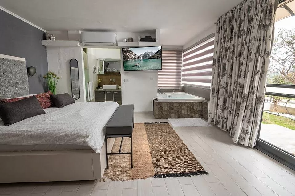 Three suites have a pampering jacuzzi - Batchi, Manot, Western Galilee