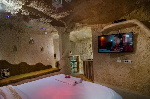 Nof Hatsuk Caves, Yavnal