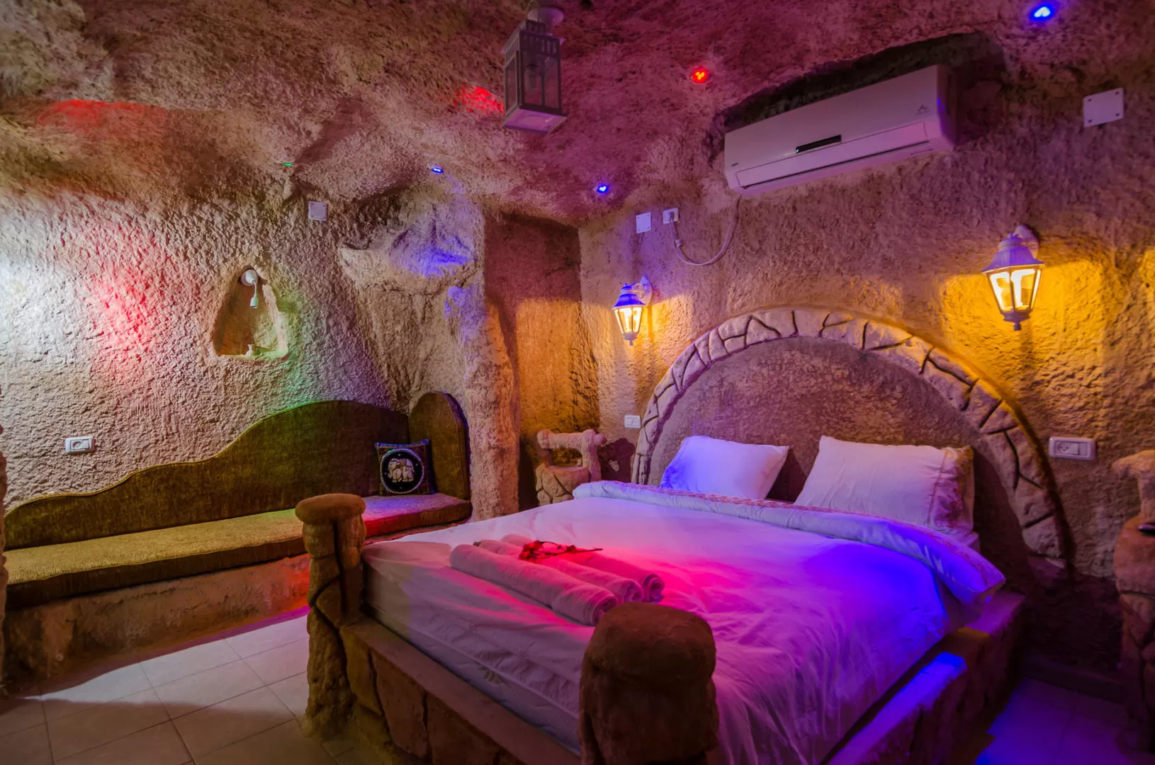 Nof Hatsuk Caves, Yavnal