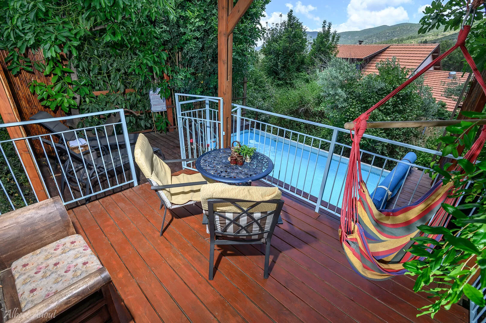 The pearl suite has a balcony built with wooden cores (and the pergola that provides shade), continuing the luxurious line within the complex - Idyllia| Hapnina Beit Even Yukrateim