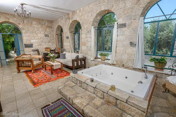 The Pearl suite measures 80 square meters and is suitable for up to 4 guests - Idyllia| Hapnina Beit Even Yukrateim, Amirim, Upper Galilee