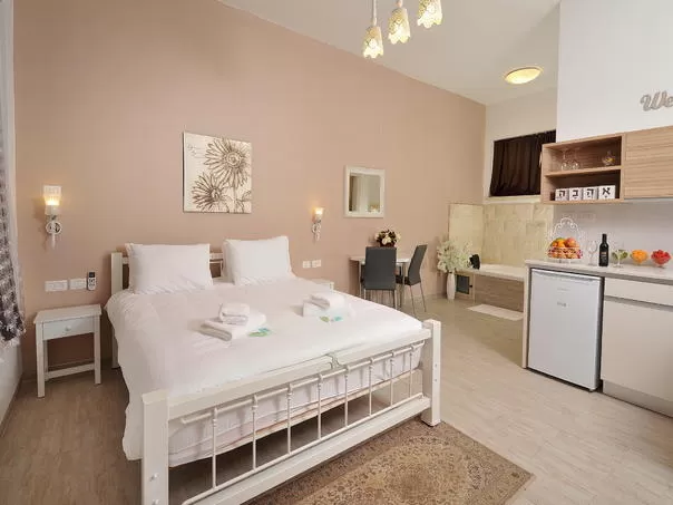BaSadot B&B, Yavnal