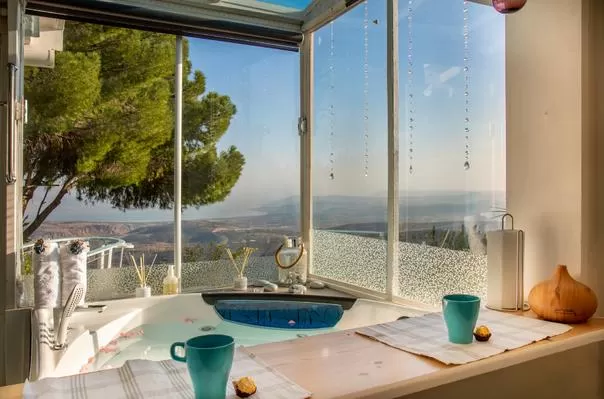 Michelle Suite Lavender, Amirim