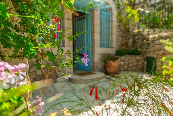 Me'al HaMe'ayan, Jerusalem