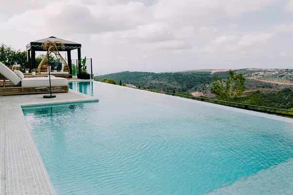 The View couples only, Kfar Varedim