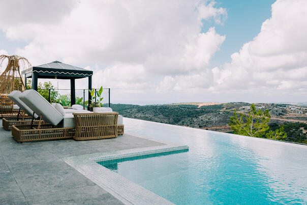 צימרים עם בריכה מחוממת בכפר ורדים: ההמלצות שלנו לשנת 2025 - דה ויו | The View - לזוגות בלבד צימרים עם בריכה מחוממת בכפר ורדים: ההמלצות שלנו לשנת 2025 - דה ויו | The View - לזוגות בלבד