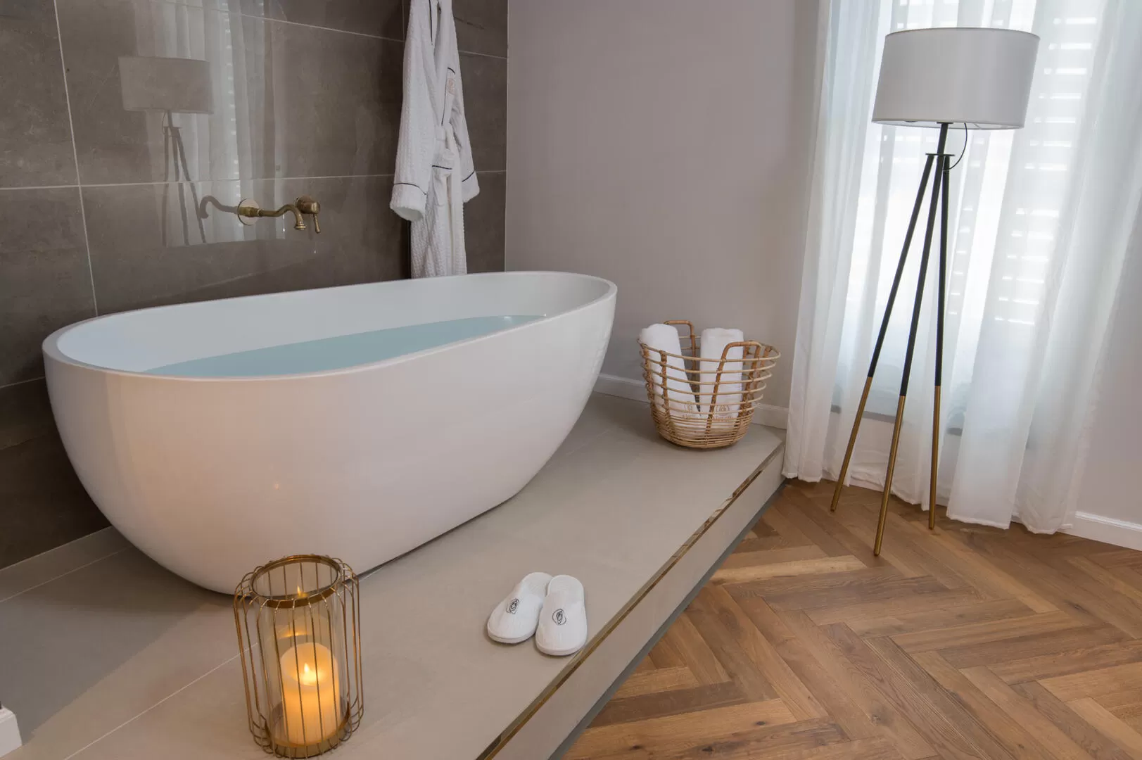A freestanding bathtub with a unique design, full of style - Alonala couples only, Kfar Varedim, Western Galilee
