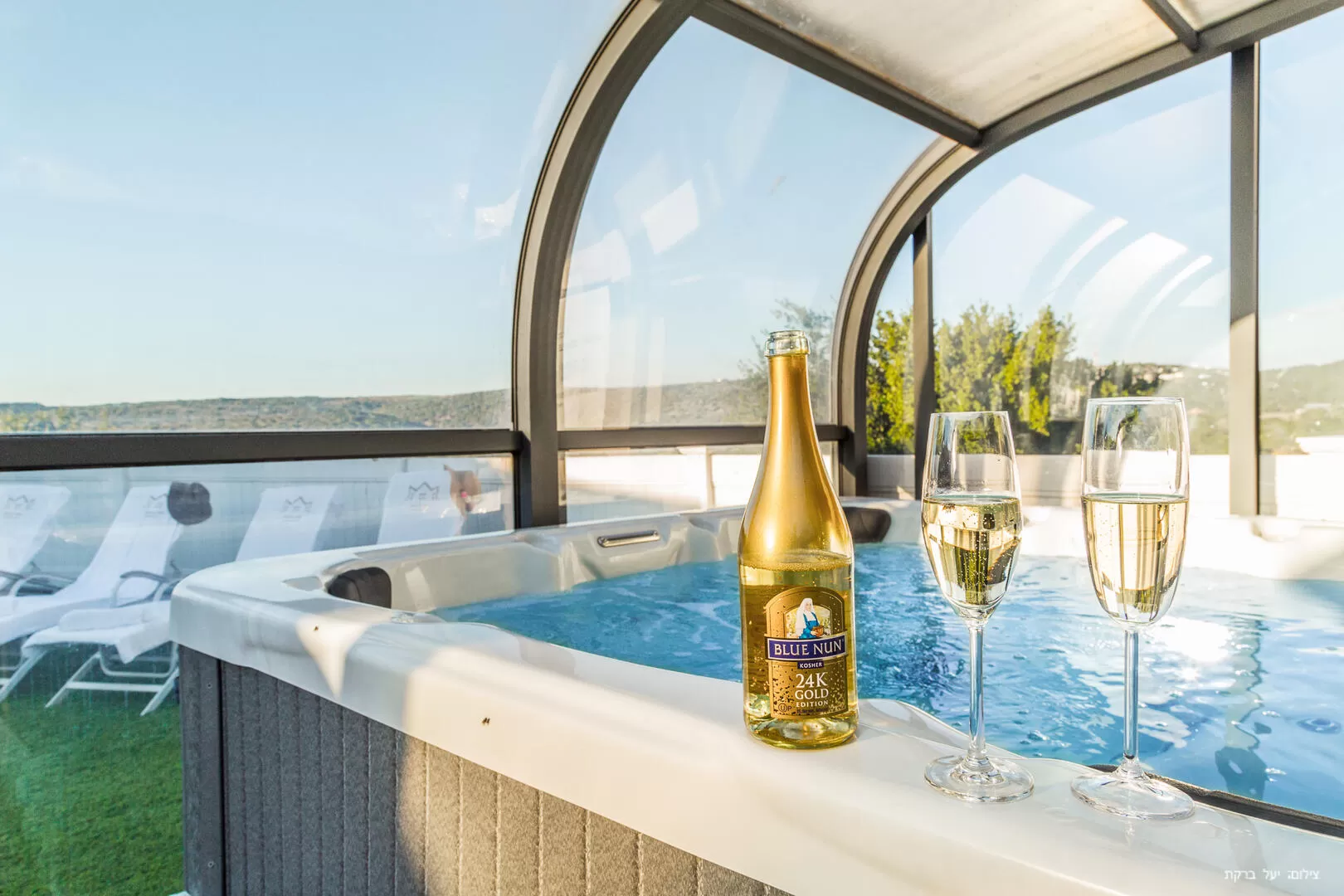 In the villa, there is a jacuzzi spa in the roofing complex and is intended for six bathers - Ahuza Al HaMayim, Shomera, Western Galilee