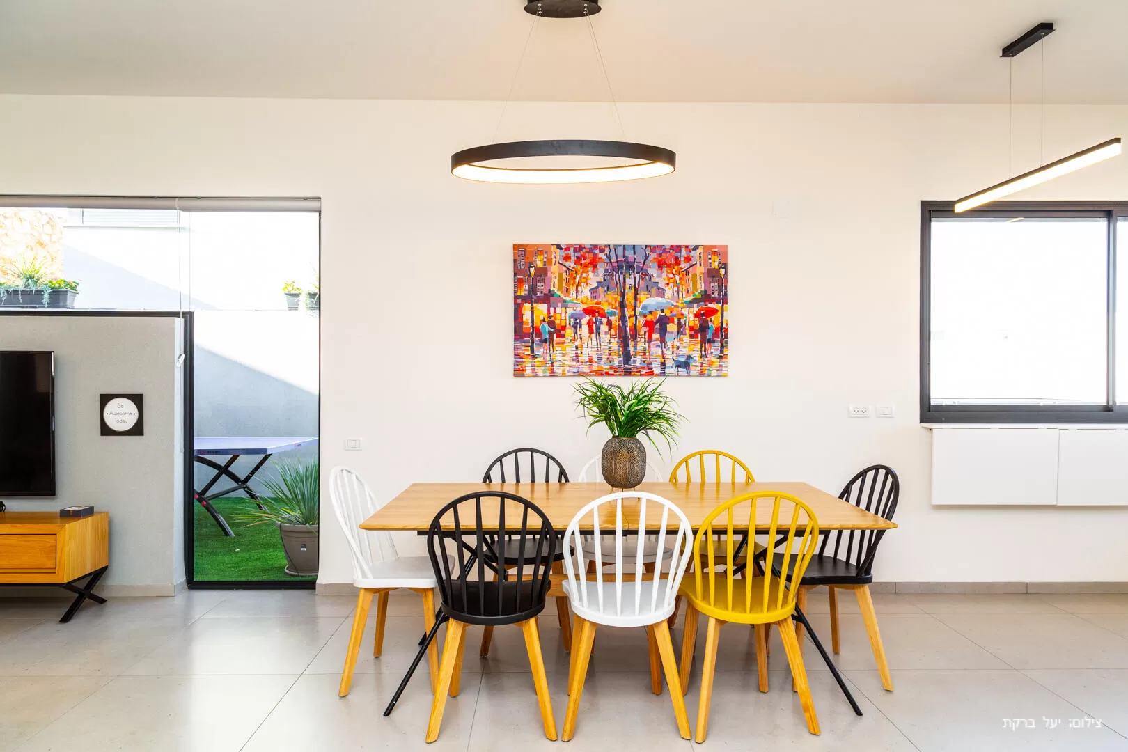 The dining area is decorated and colorful - Modern Villa, Rosh Pina, Upper Galilee