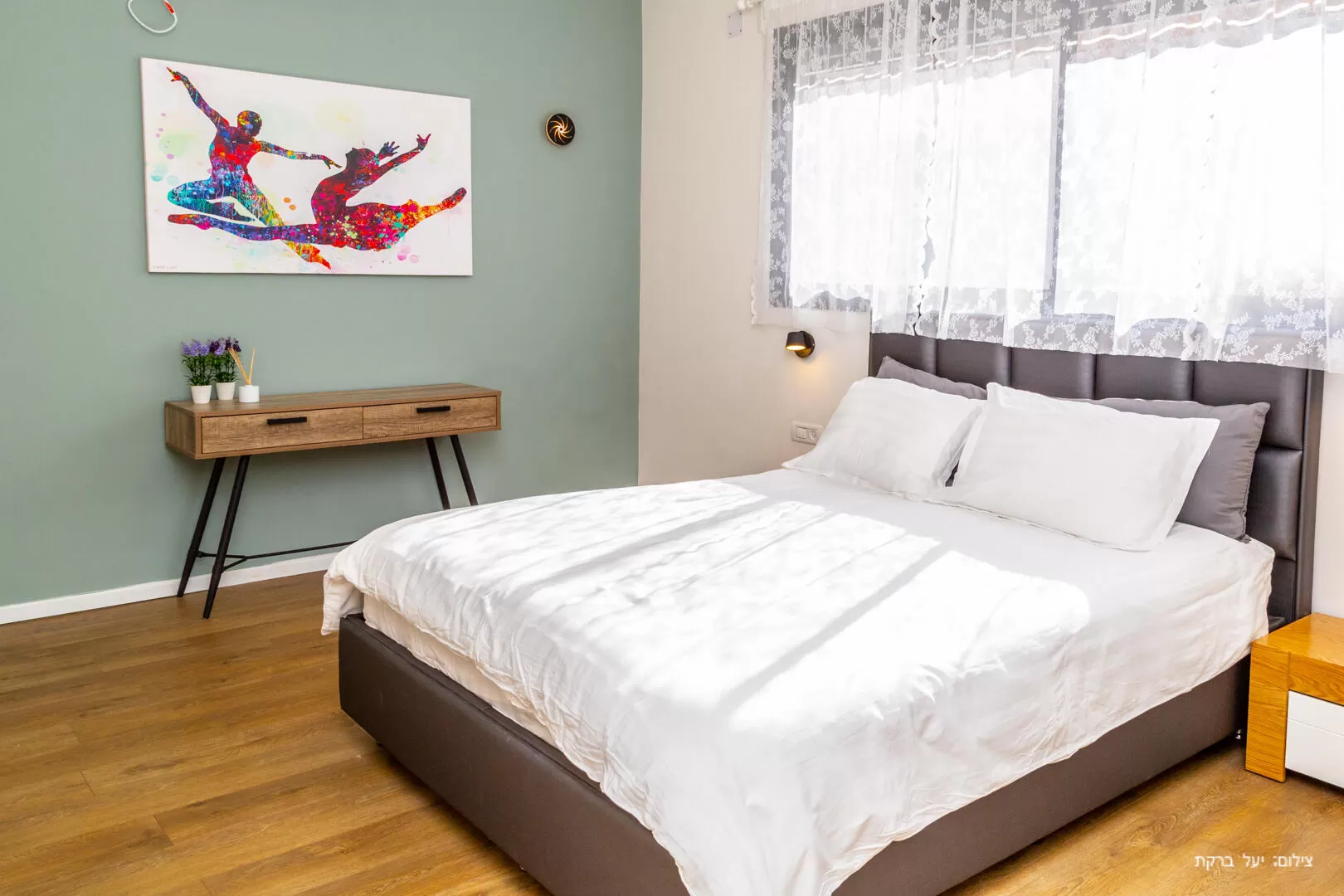 All the bedrooms in the villas have a queen size double bed - Modern Villa, Rosh Pina, Upper Galilee