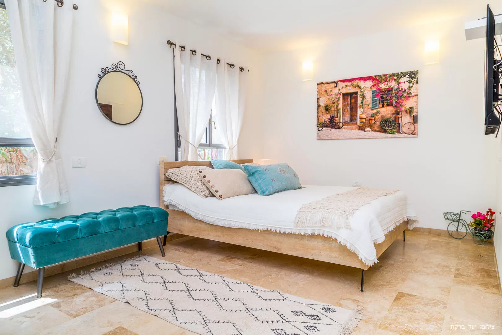 On the first floor you will find a king size double bed with an orthopedic mattress - Bar Bamoshava, Yesod Hamaala, Upper Galilee