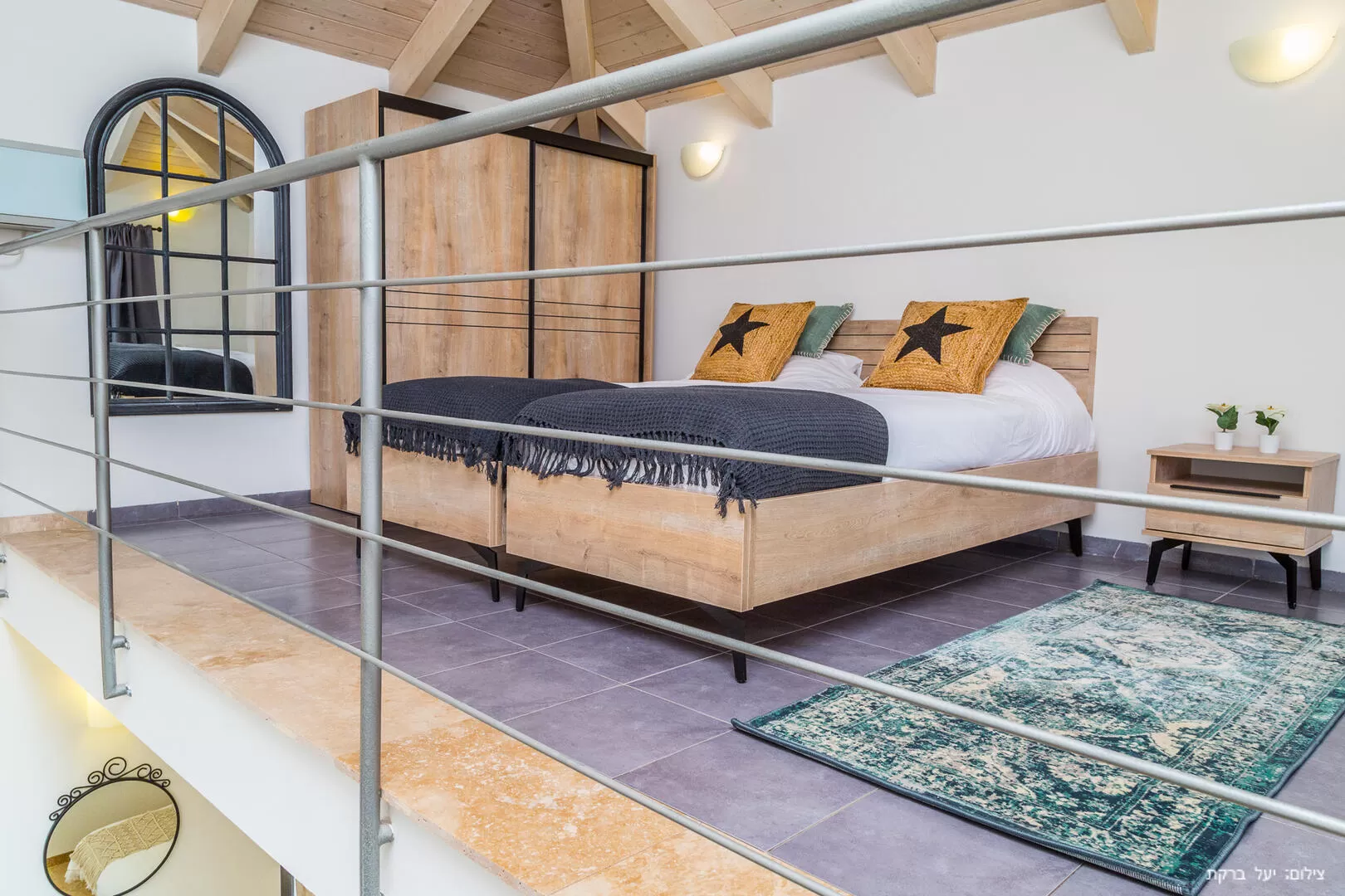 The gallery floor is suitable for sleeping up to four children - Bar Bamoshava, Yesod Hamaala, Upper Galilee