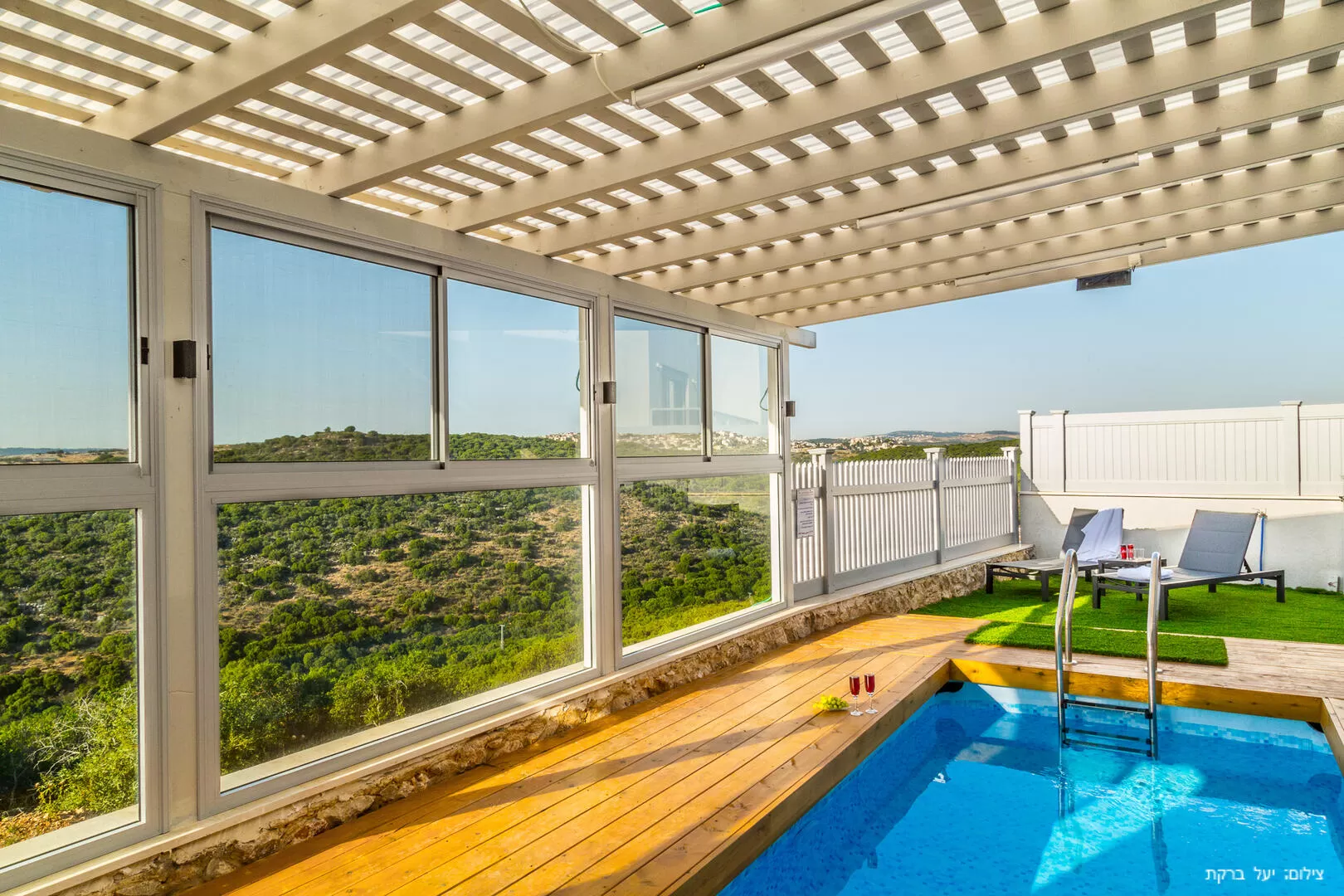 Neria Suite, Ein Ya'akov