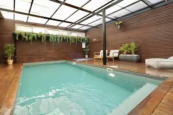 צימרים עם בריכה מחוממת ביריה: ההמלצות שלנו לשנת 2026 - נוף ליער