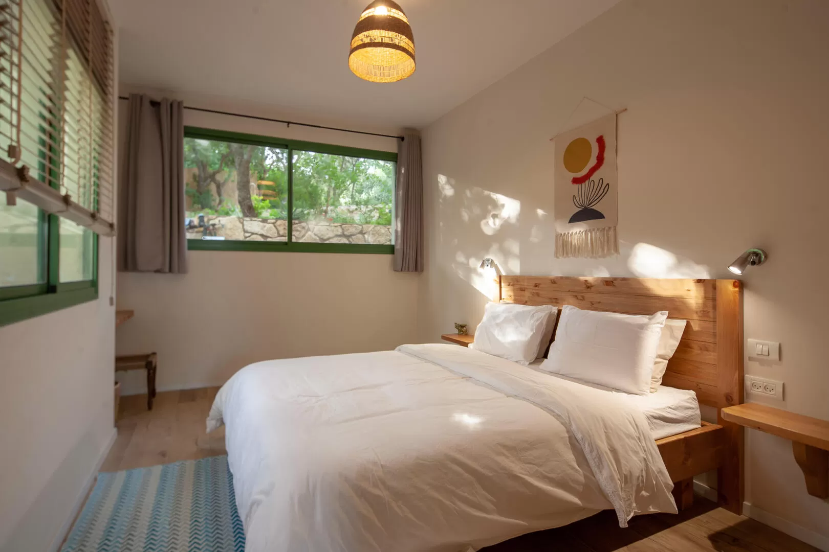A bedroom in a rustic design - Hagan Hanistar, Amirim, Upper Galilee