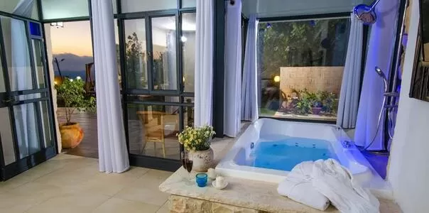 סוויטה עם בריכה פרטית מחוממת בצפון, כרם בן זמרה - אוטופיה גלילית