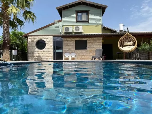Villa BaKarmim, Alma