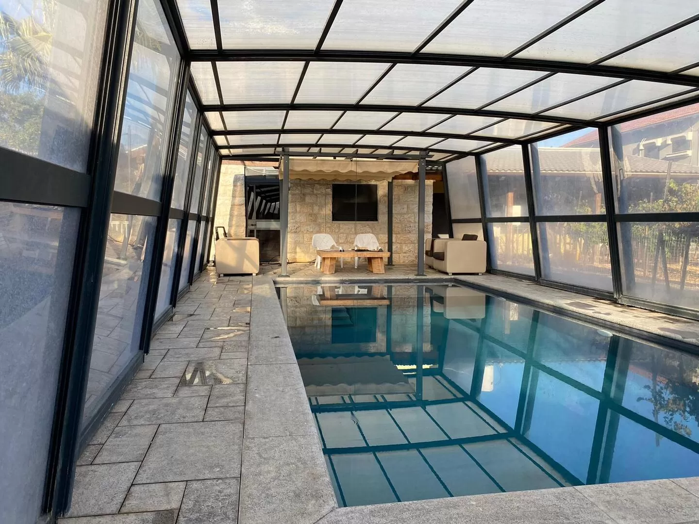 The villa has a pool built and heated in winter to 33 degrees, with seating areas and large umbrellas for the hot summer days, and a dedicated roof for the cold winter - Villa BaKarmim
