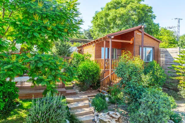 The complex can accommodate 4 couples, or a family in various formations - Ha Ofek Hayarok, Zareit, Western Galilee