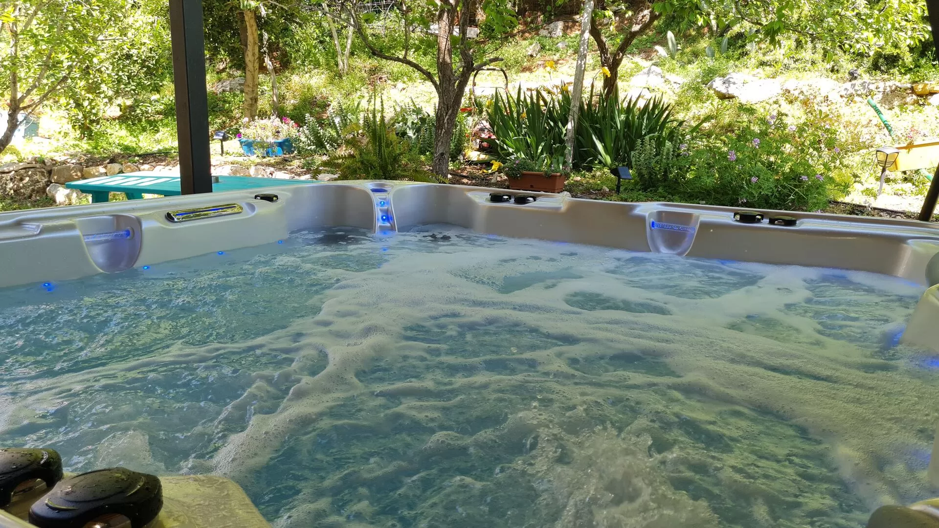 Spacious spa jacuzzi measuring 2.30X2.30 - Ahava Suite couples only, Neve Ativ, The Golan Heights and the Hermon