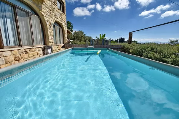 Villa Luzon, Kerem Ben Zamra
