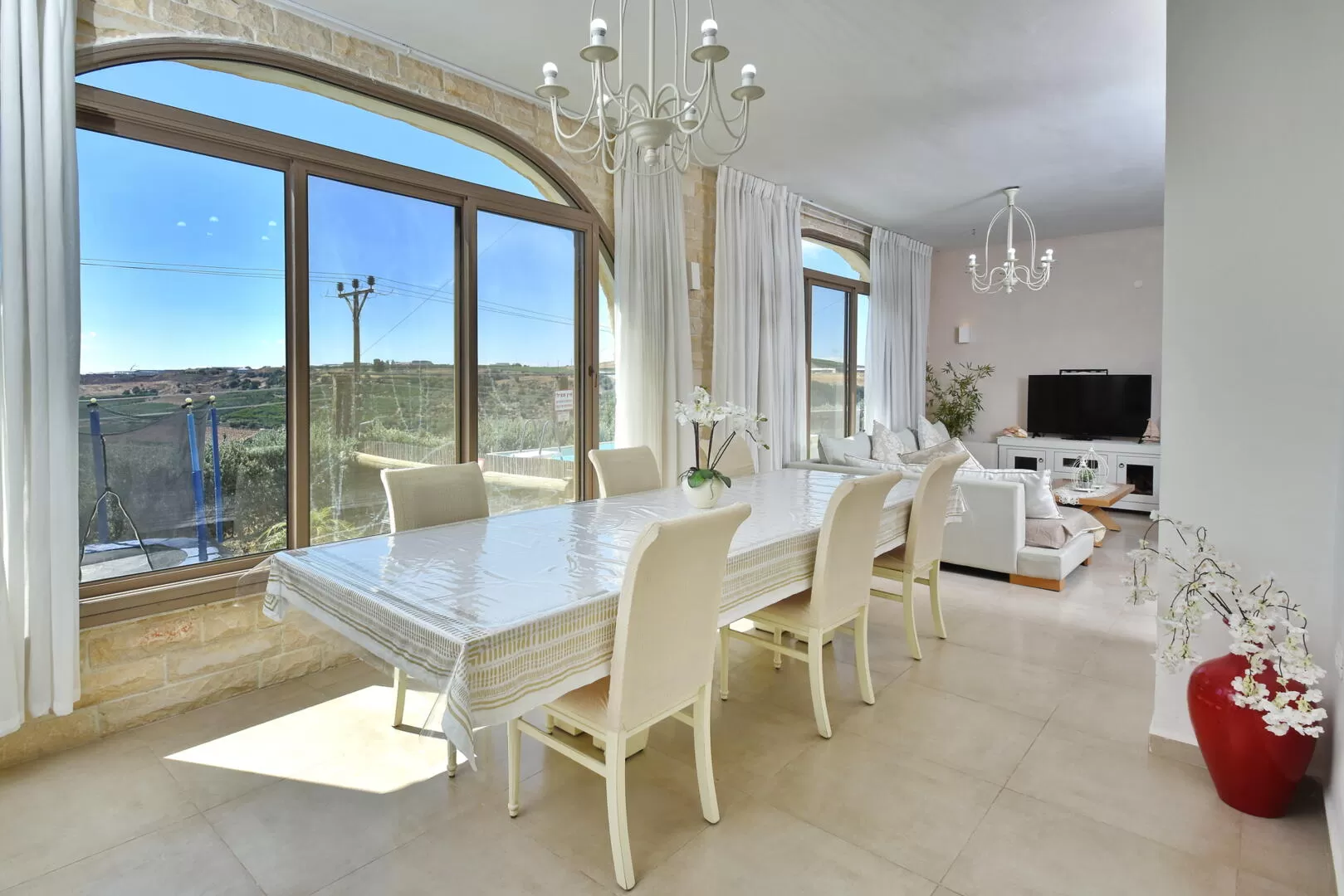Villa Luzon, Kerem Ben Zamra