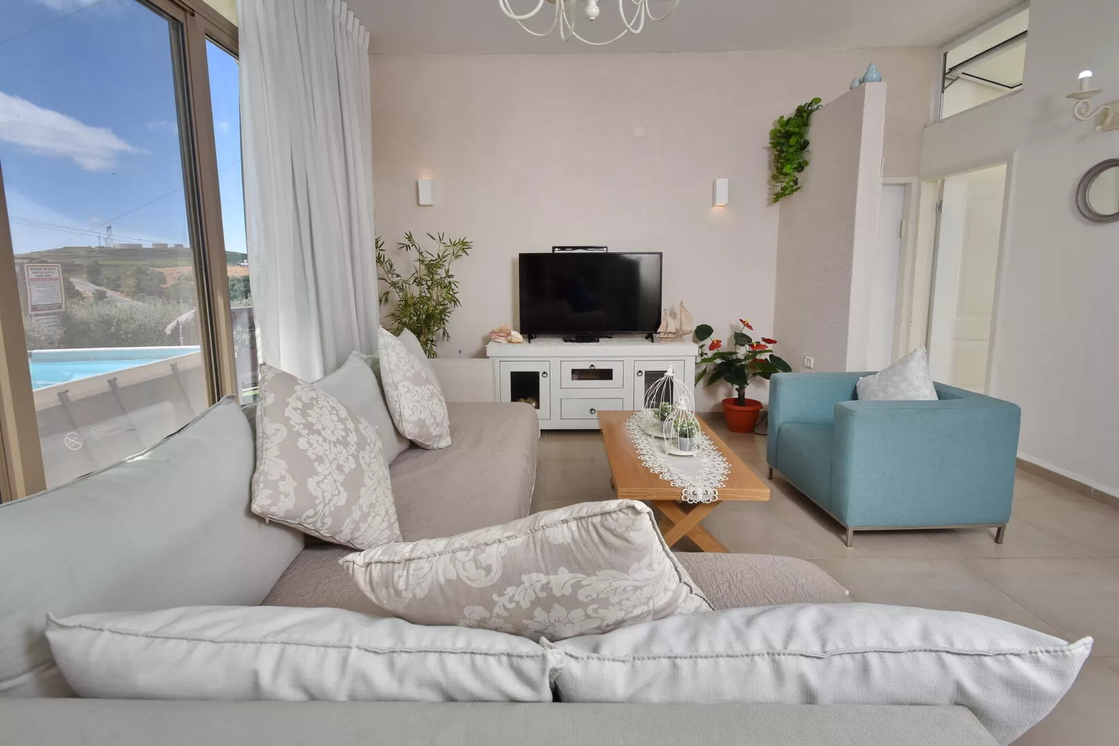 Villa Luzon, Kerem Ben Zamra