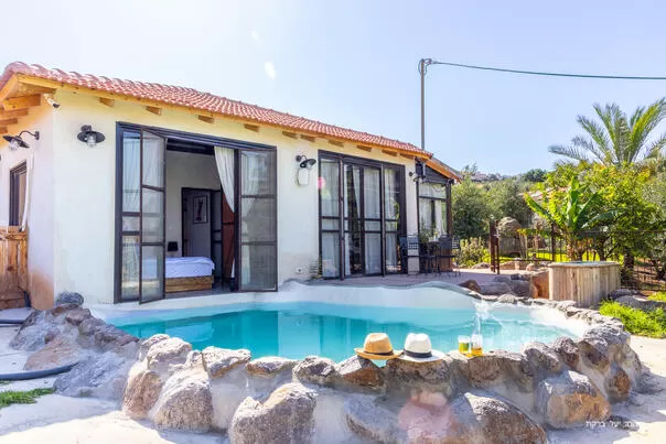 Chalomot Lapaz-couples only - Rusty Rock